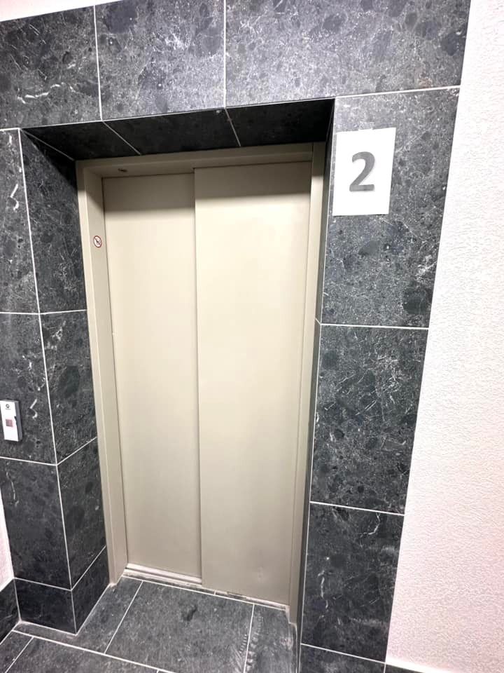 1835816309916205
