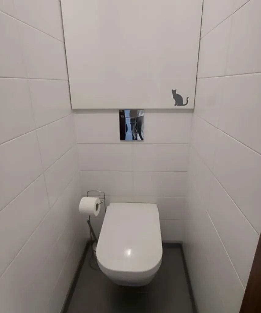 1831446431572208