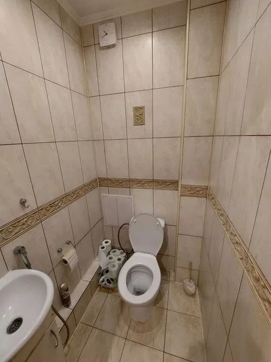 1832571870886210