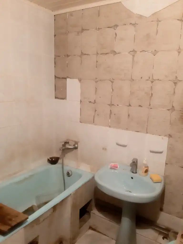 1832673831206215