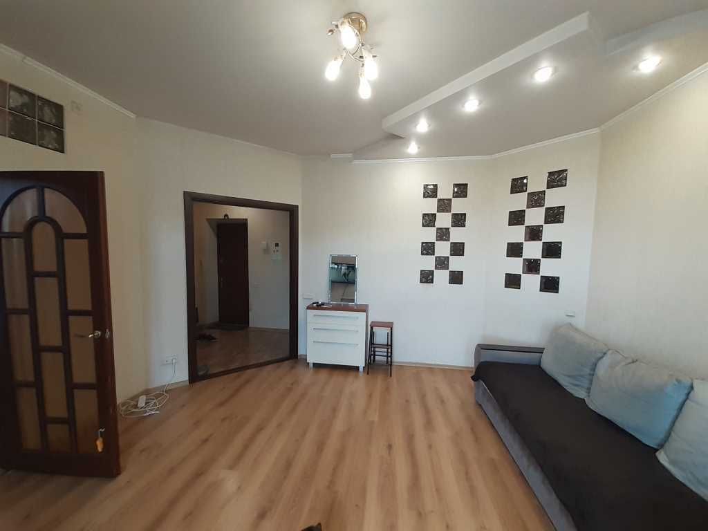 1736507046172217