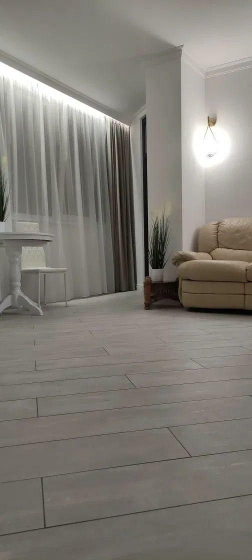 1835339065922218