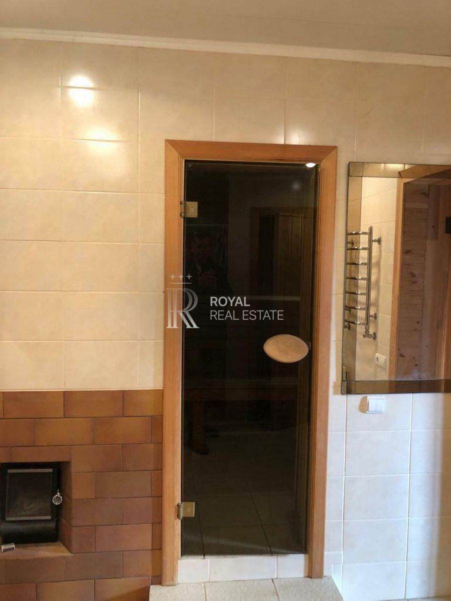 1838896350315218