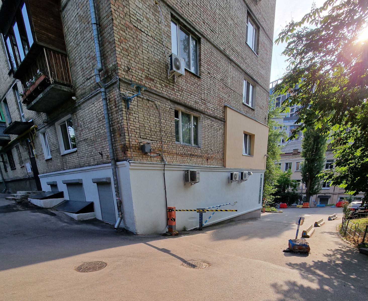 1836608518836022