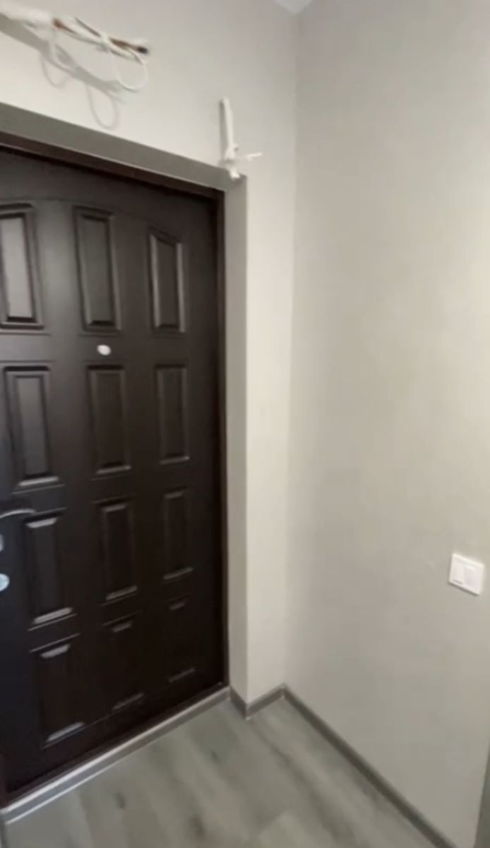 1835924811987221