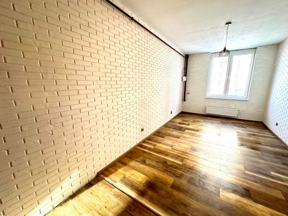 1835816309925223