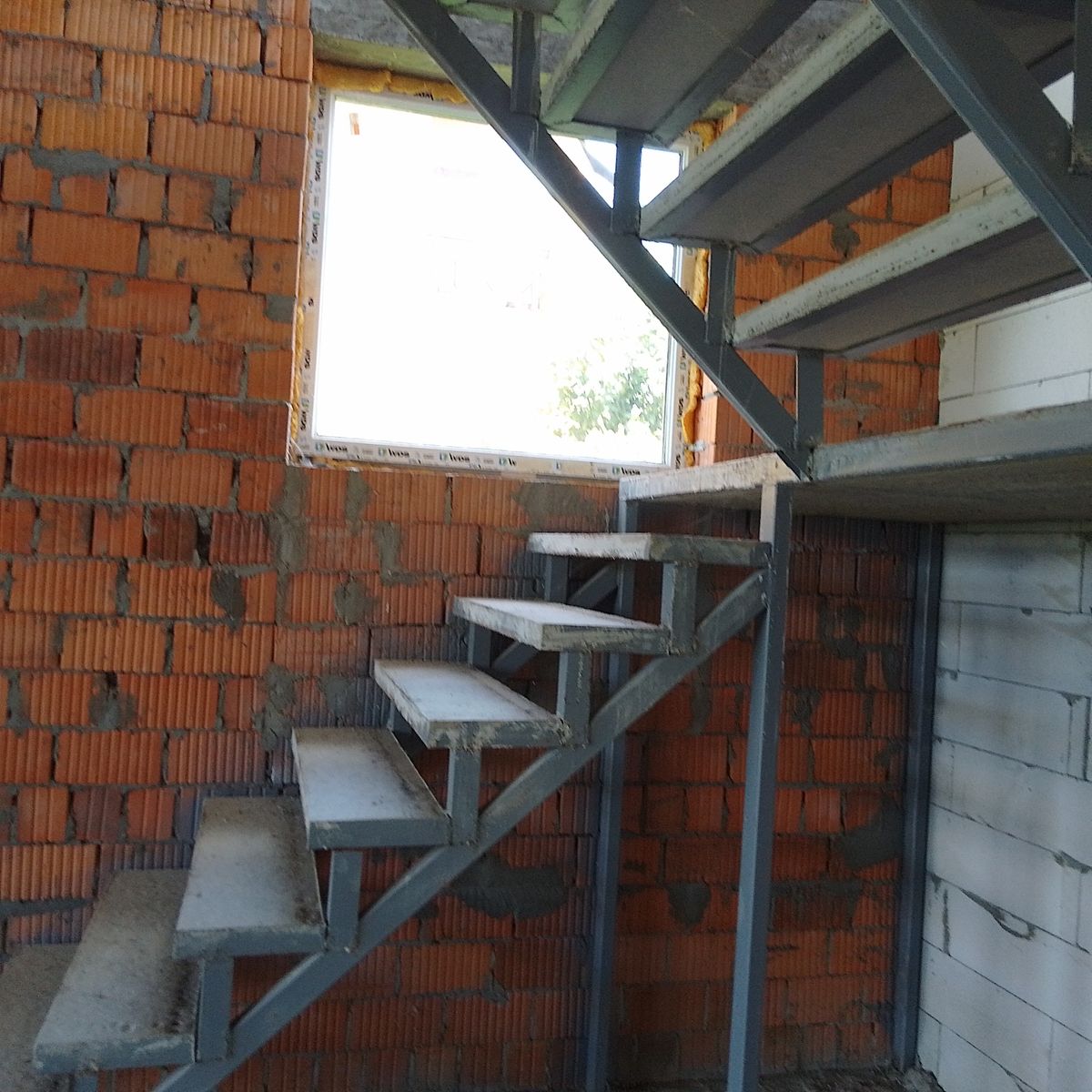 1837977024708224