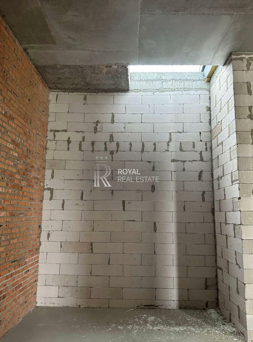 1838900803350224