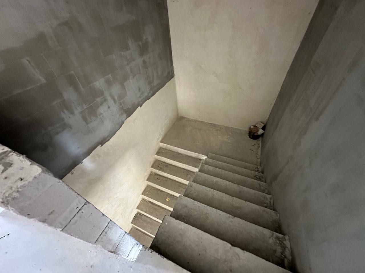 1835977082550228