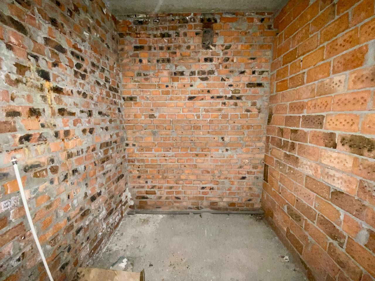 1829728568925229