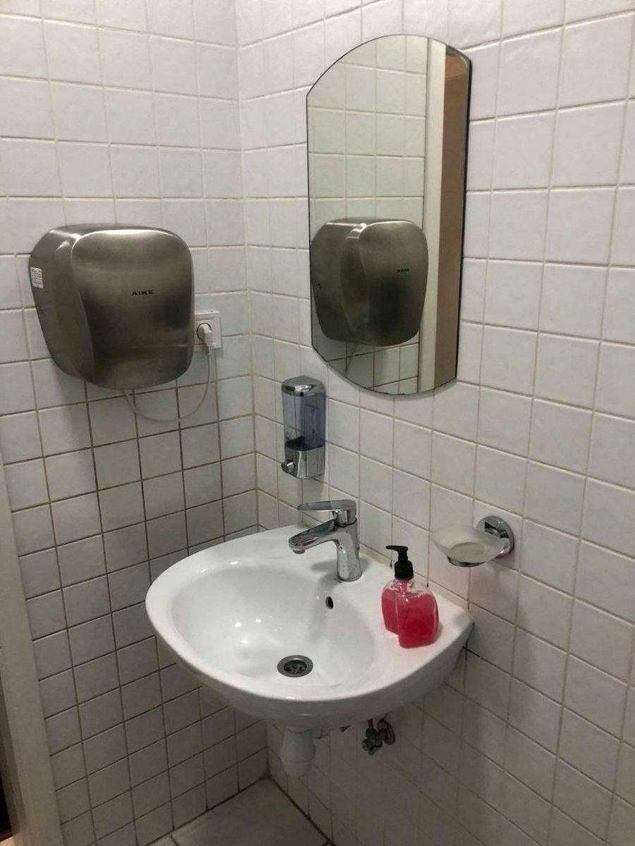 1825948170939023