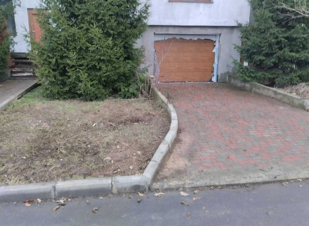 1833274763842231