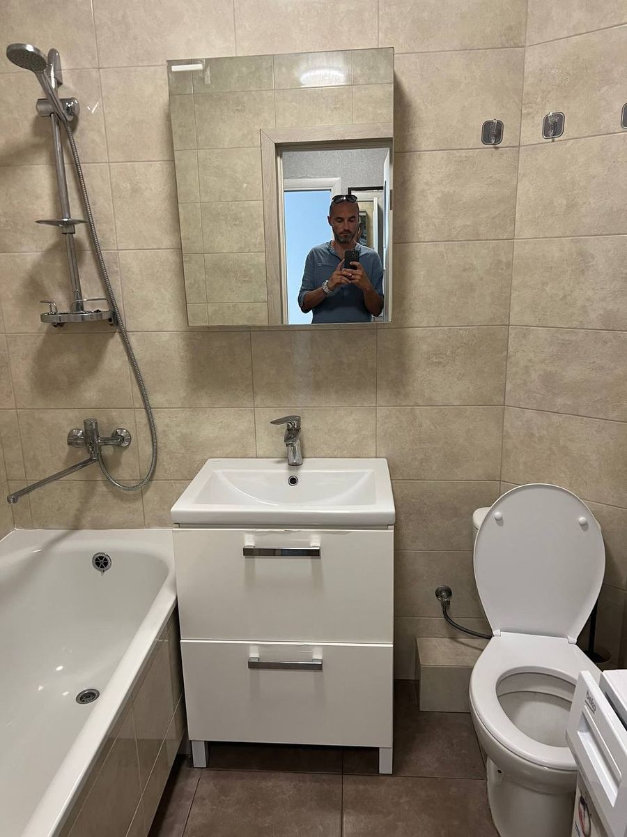 1840595600935231