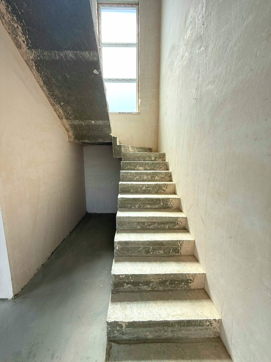 1832004977641233