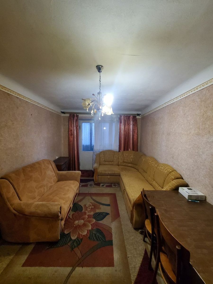 1834988664444240