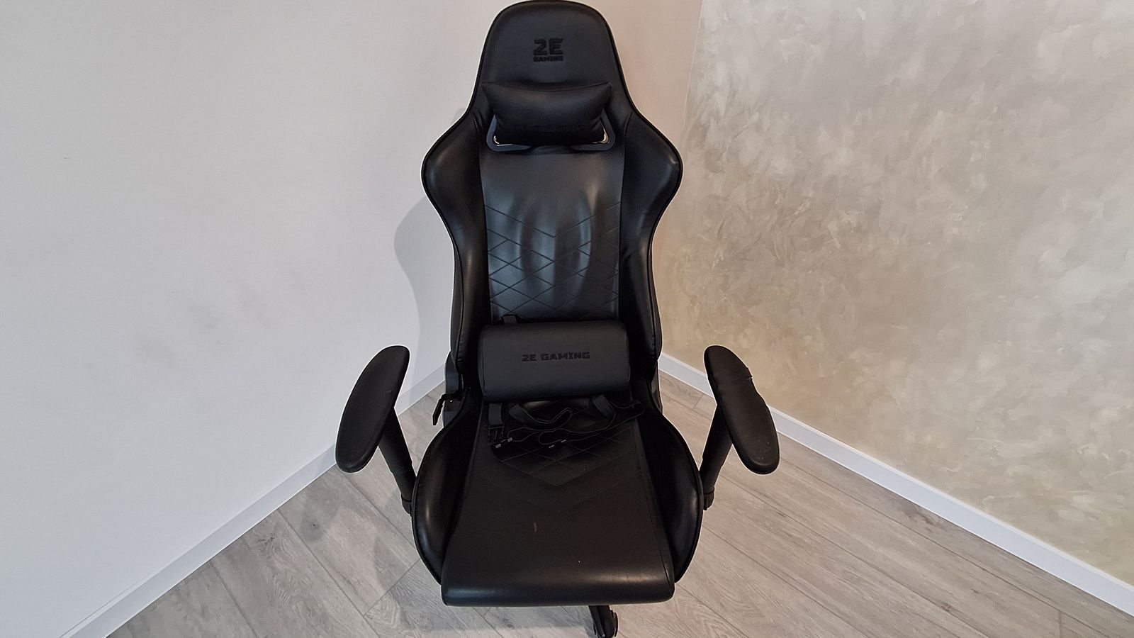 1832804327302244