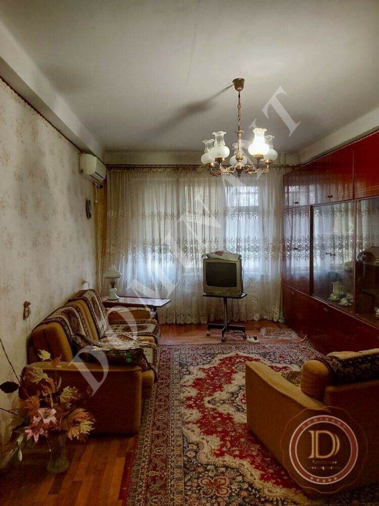 1833371357612244
