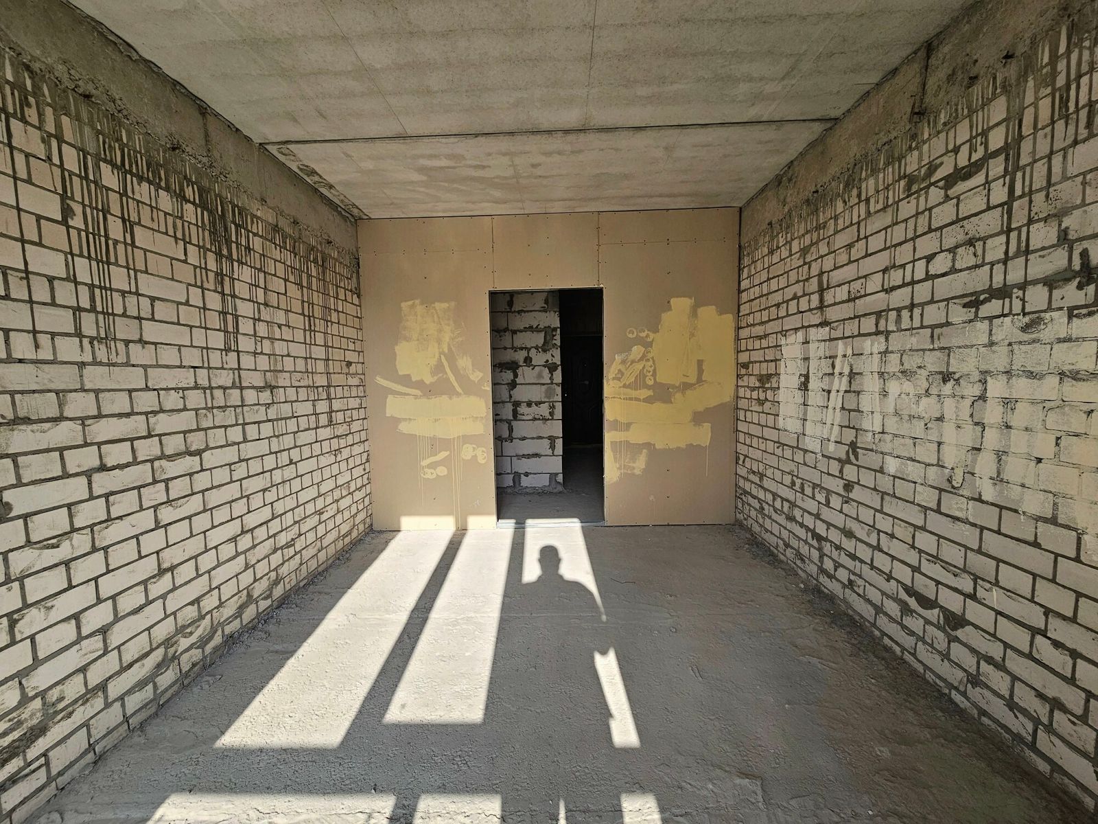 1837253351475244