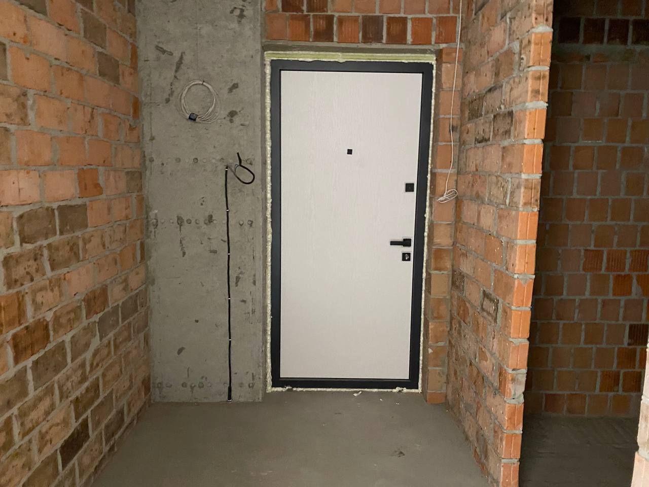 1832816471013245