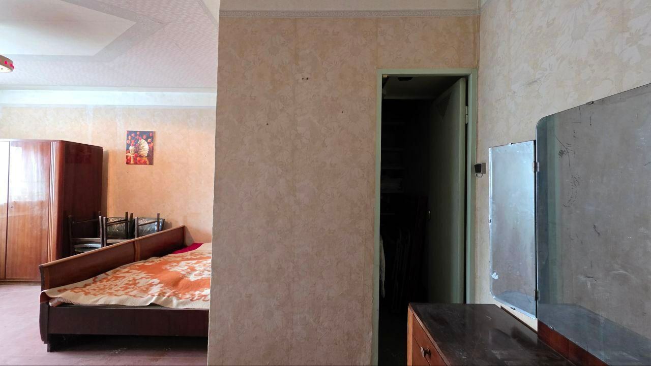 1835093437814245