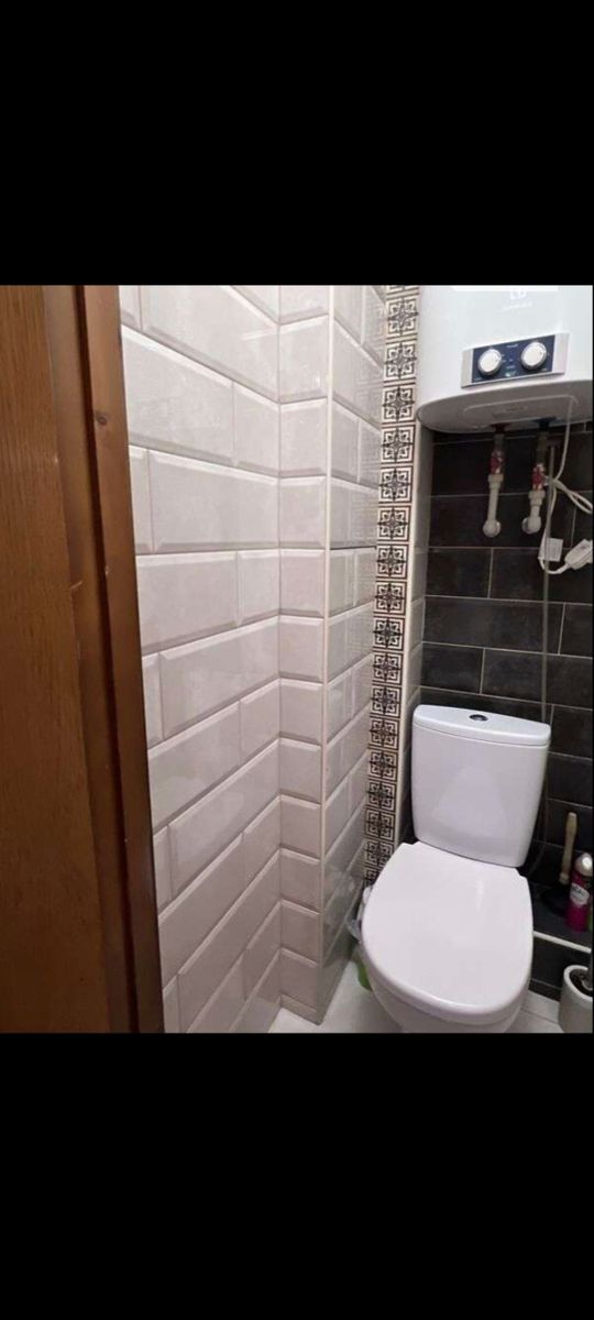 1837797768968245