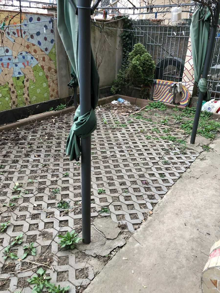 1835609576851246