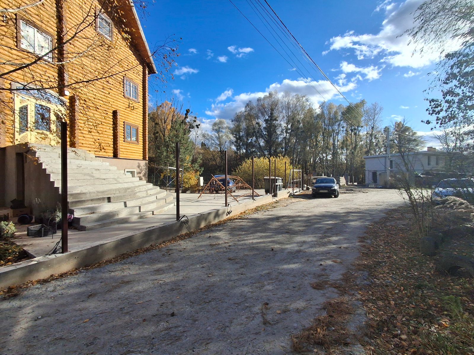1833118521669251