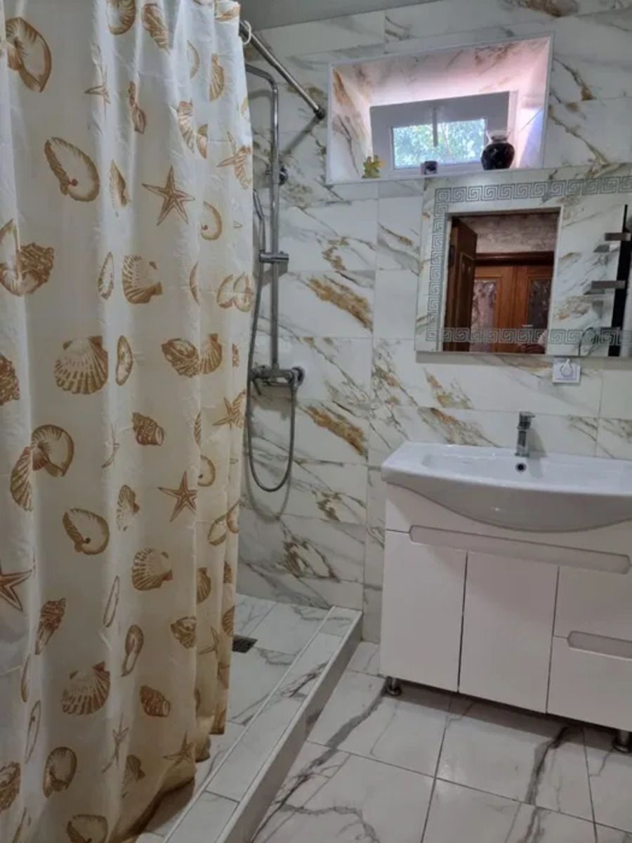 1835995631728251