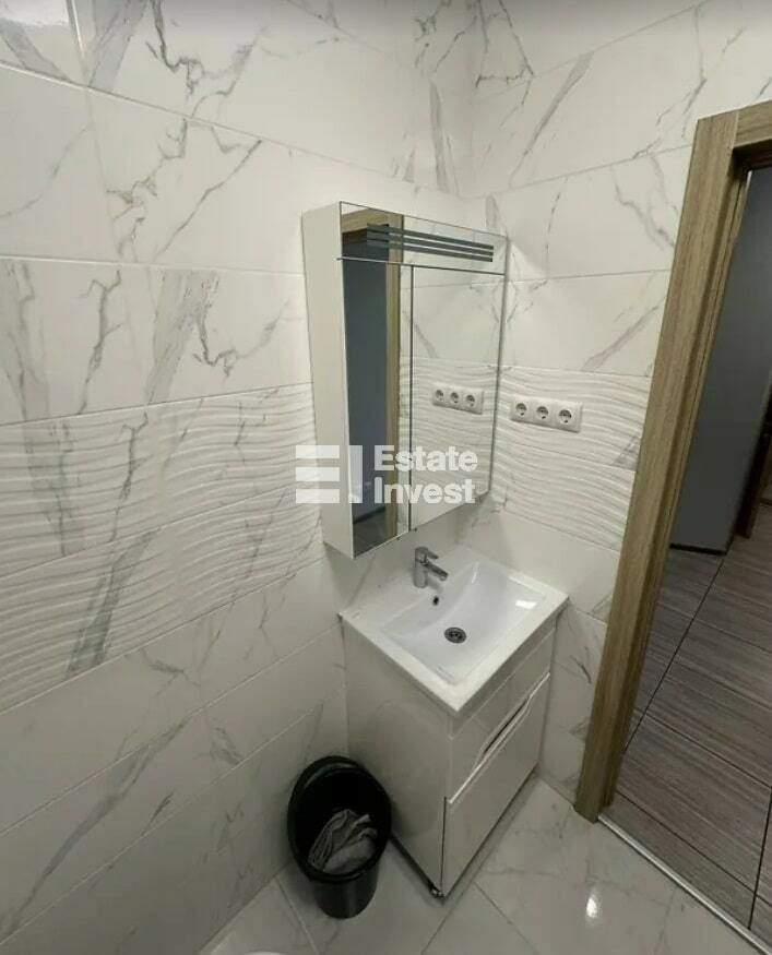 1832905592981252