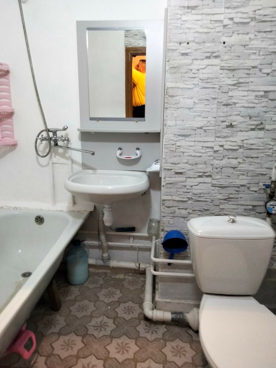 1830635600756257