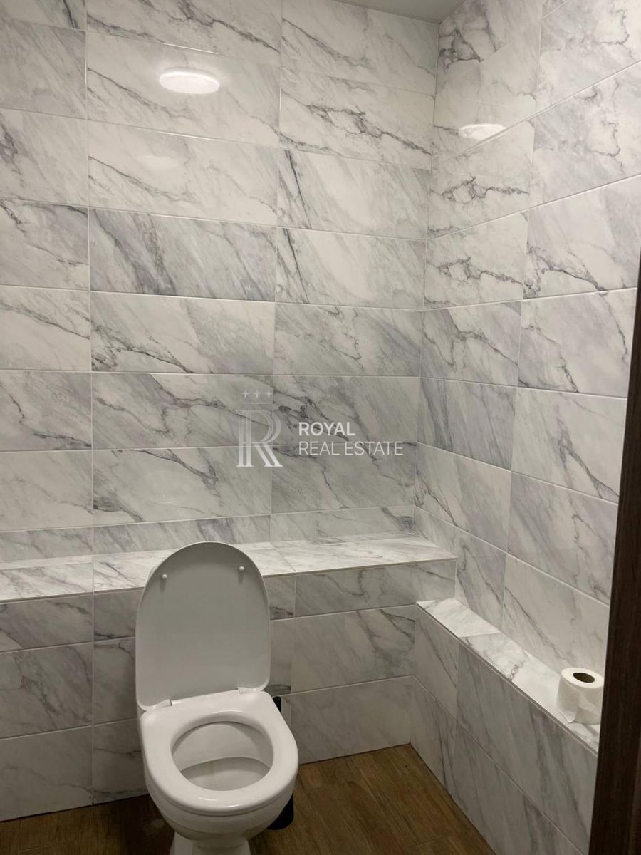 1839080246896258