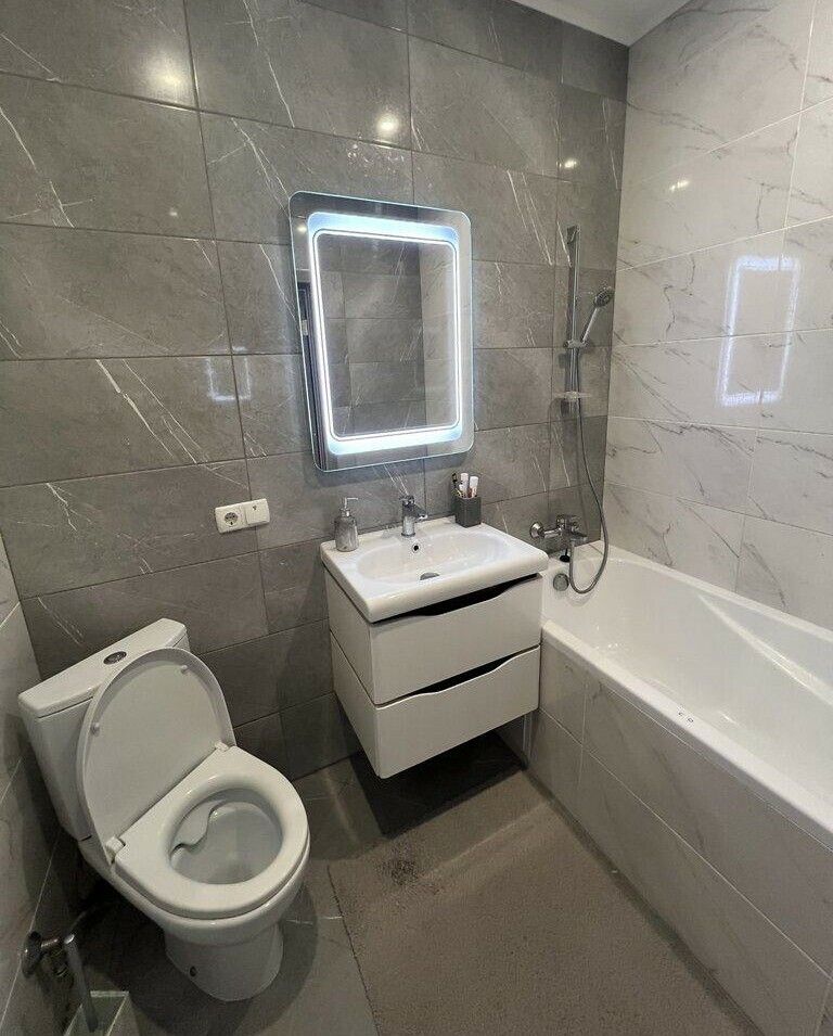 1837993710327026