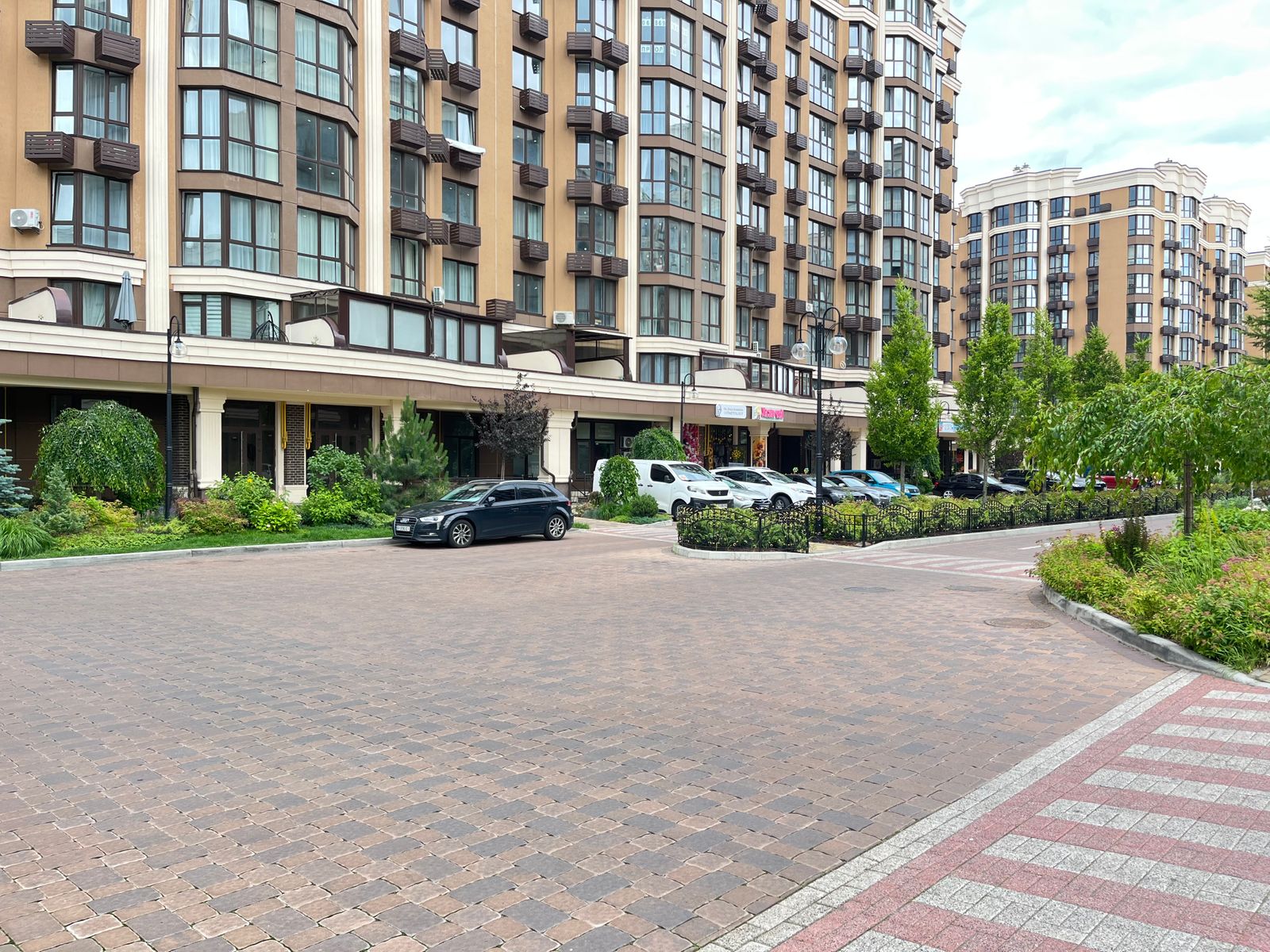 1835909684219261
