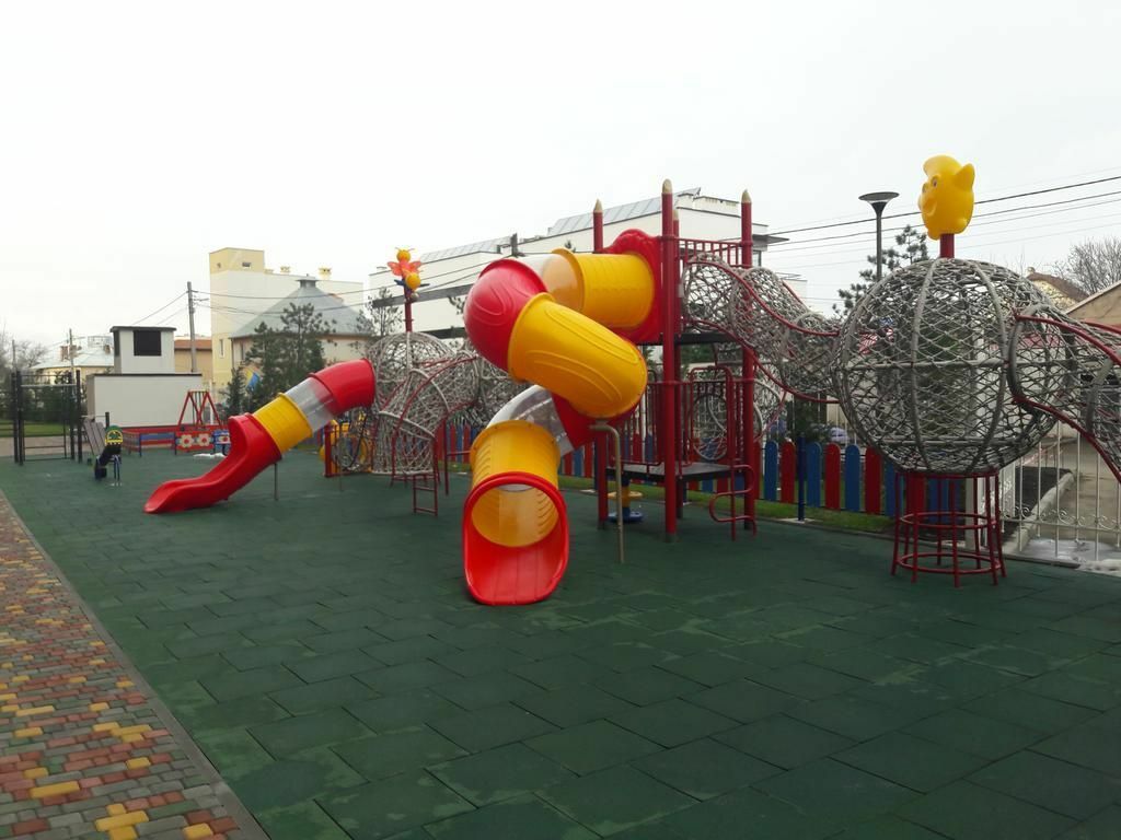1835800550313262