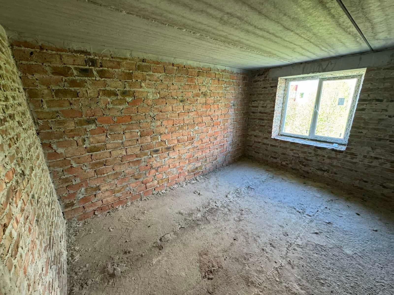 1832168437831268