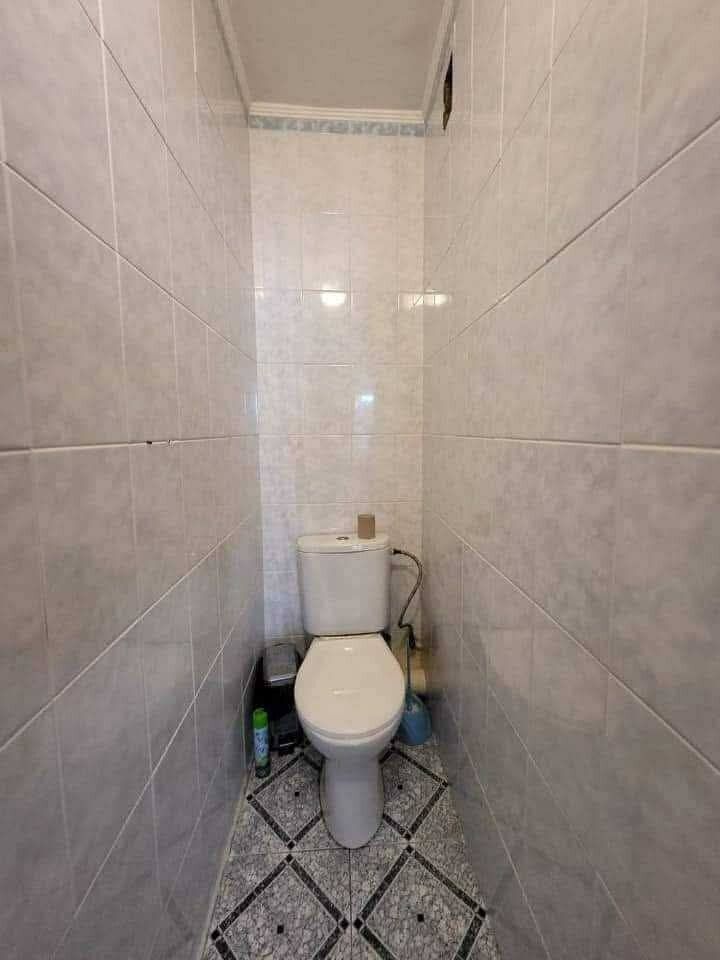 1837449596858272