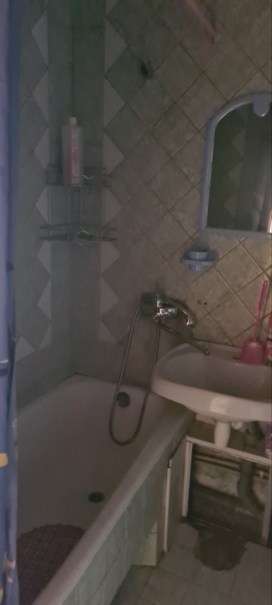 1837804983443272