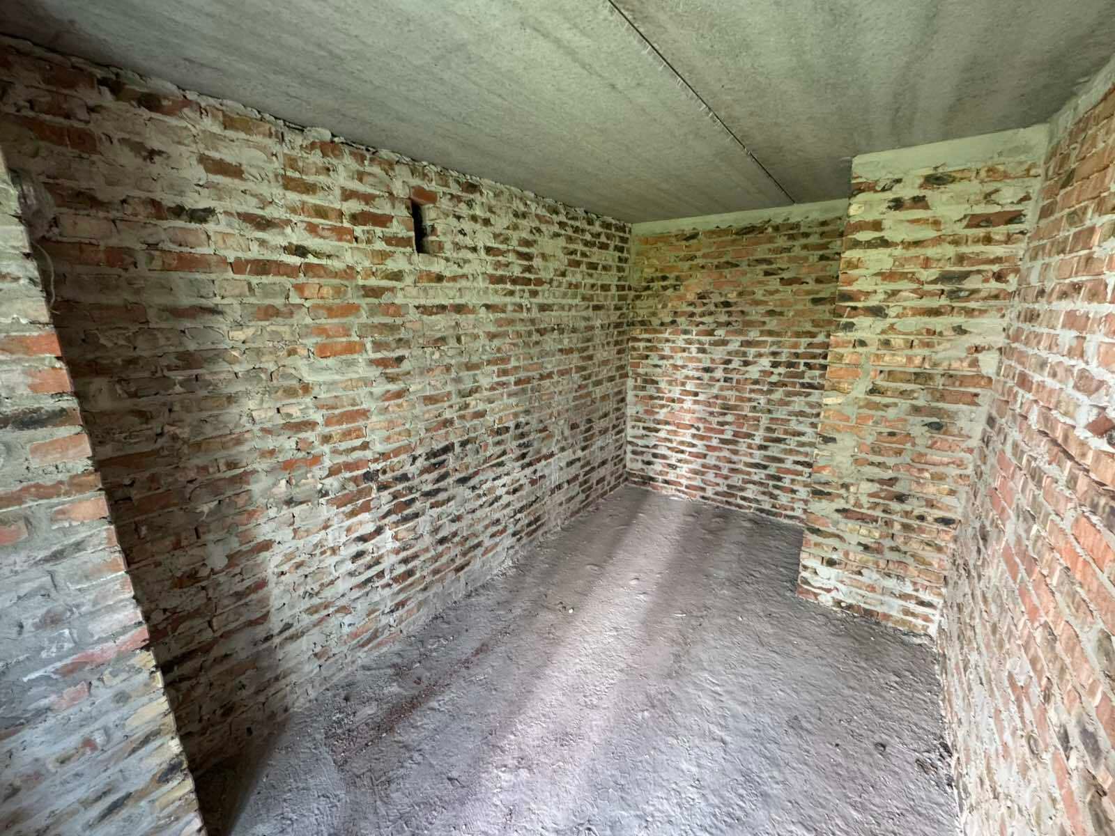 1832168438253275