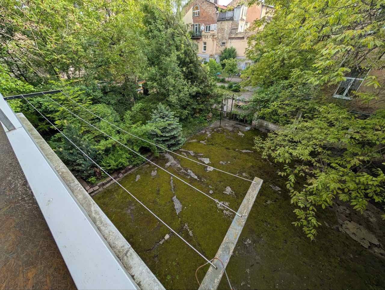1832858296731279