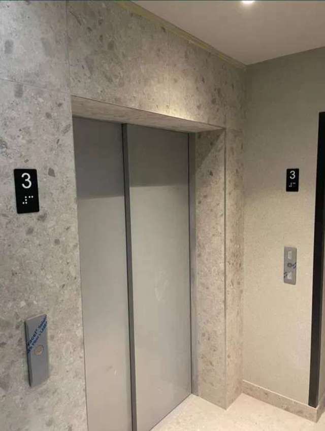 1835989851082281