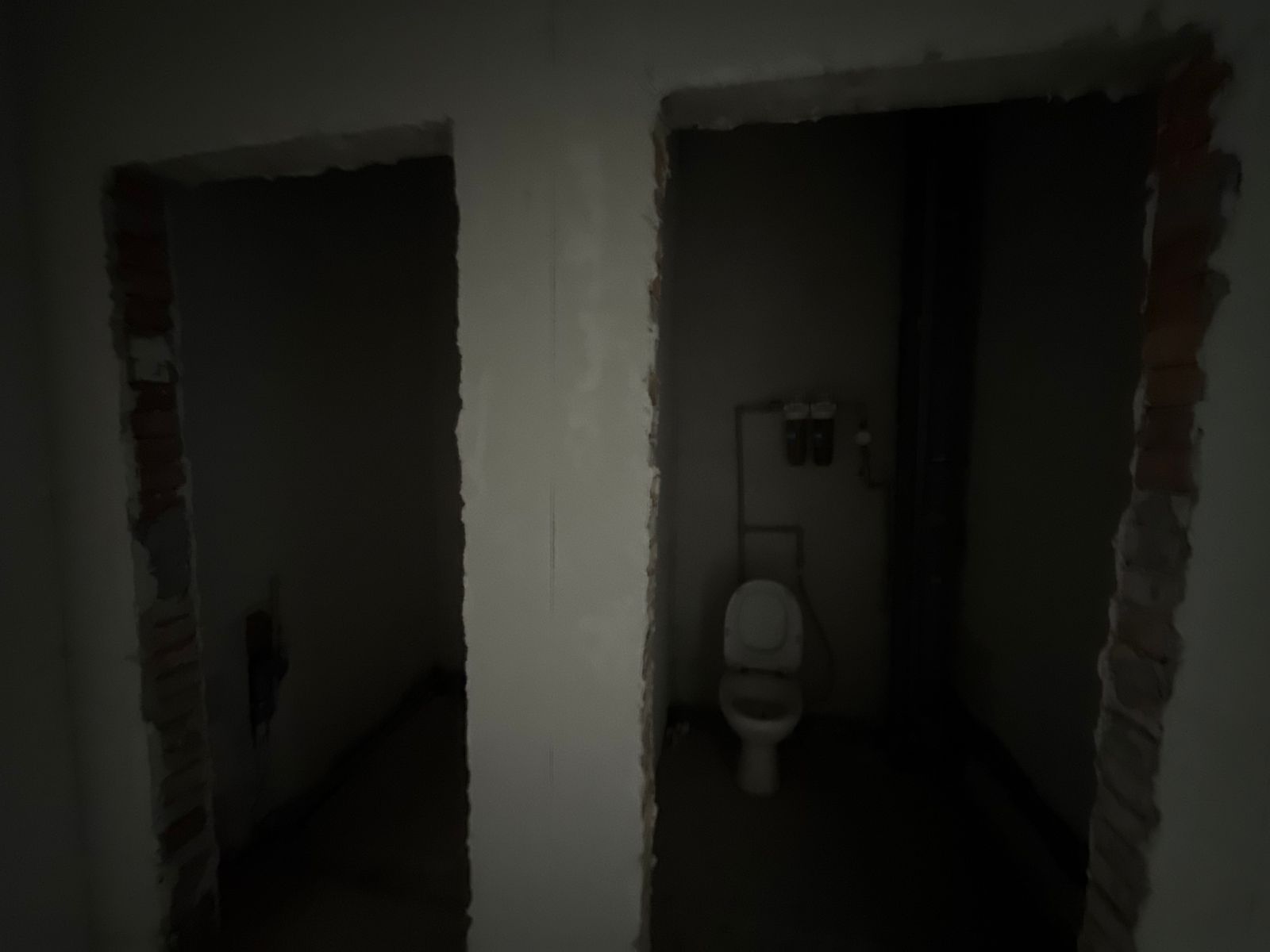 1841616911756281