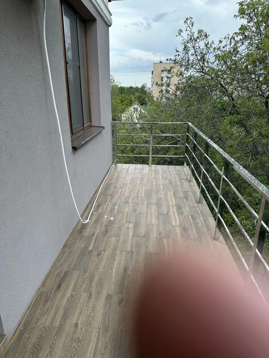 1831294577460285