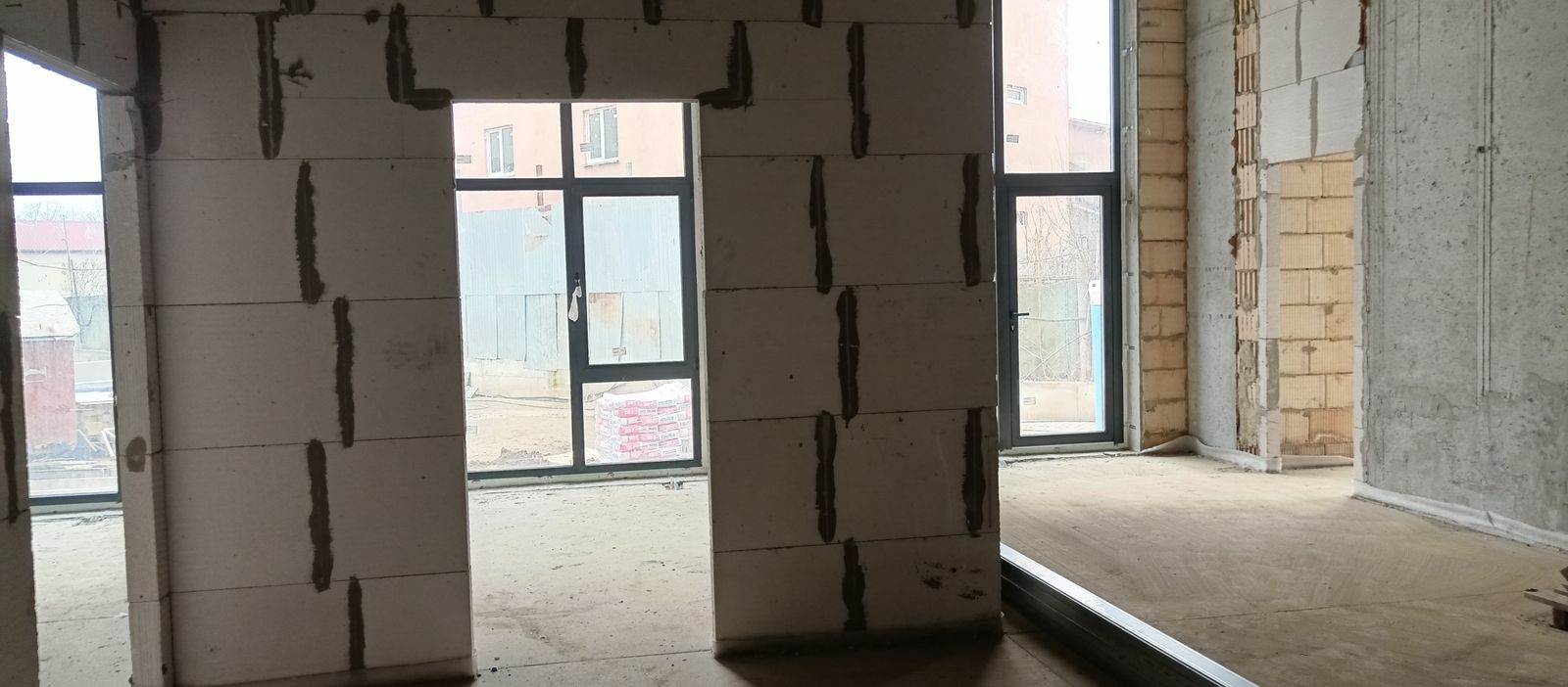 1826575160412287