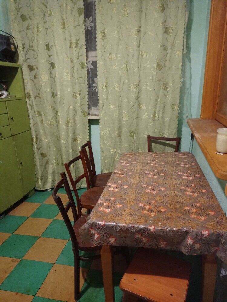 1696940256946288