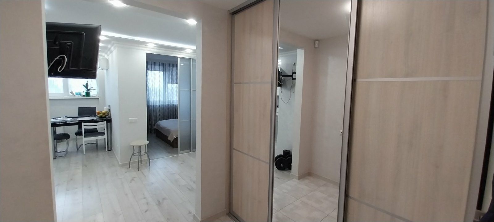 1834067471574288