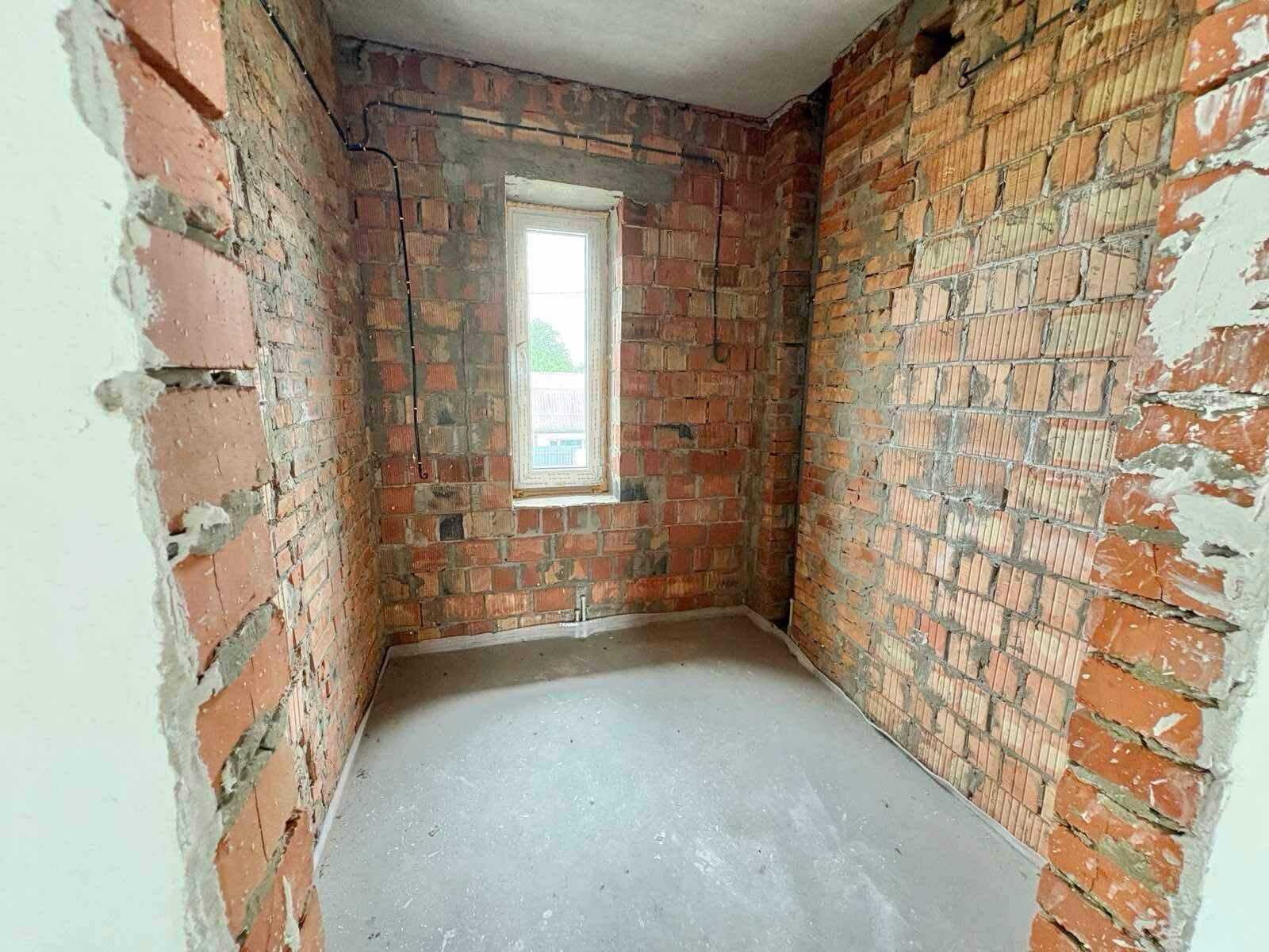 1834807056750289