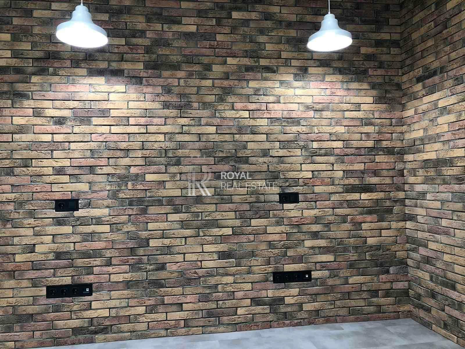 1838104703219289