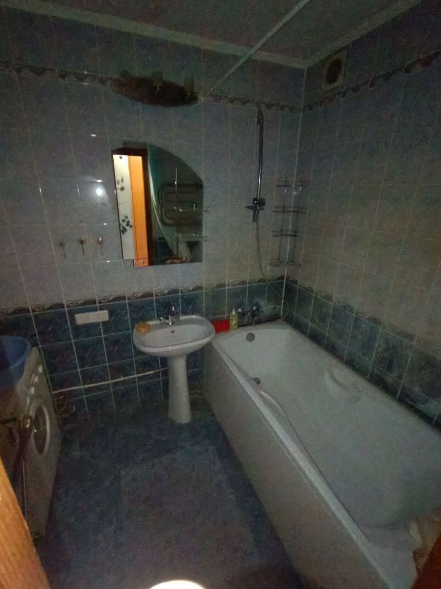 1818493350437029