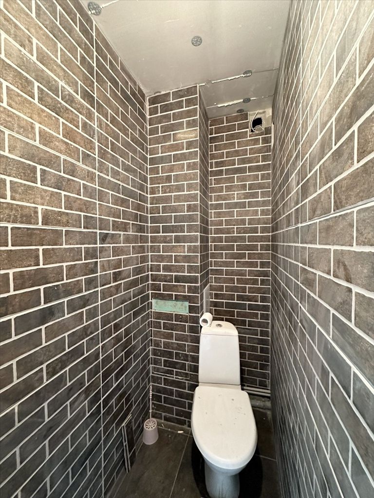1825672650928029