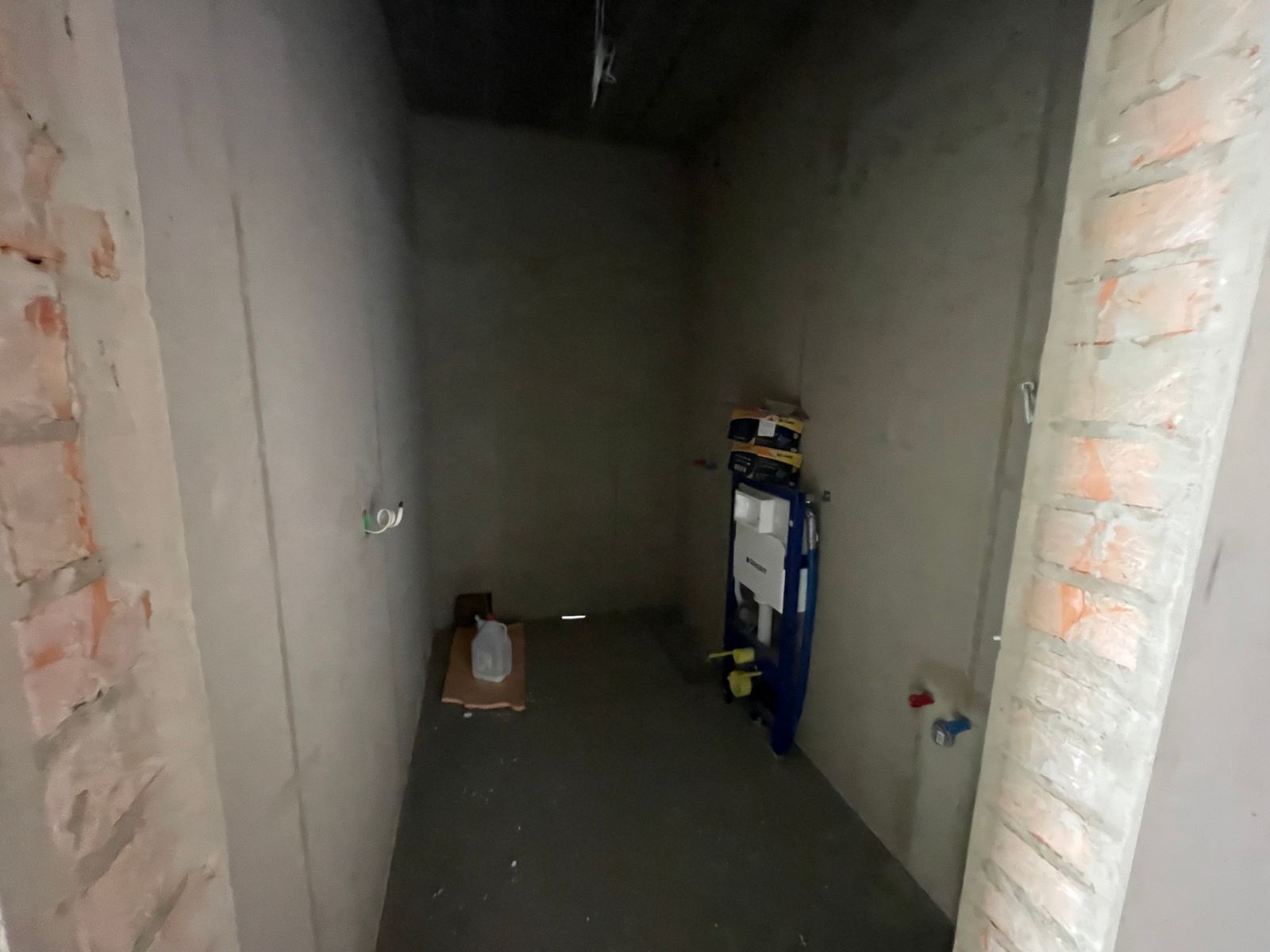 1832181833989292